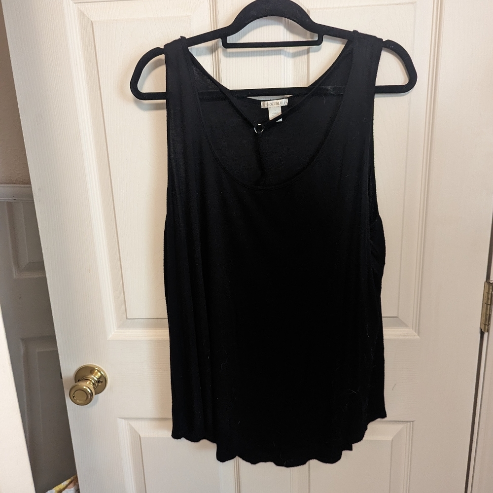 Black tanktop
